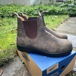 NWT Blundstone Chelsea boots size 9 in Rustic Brown